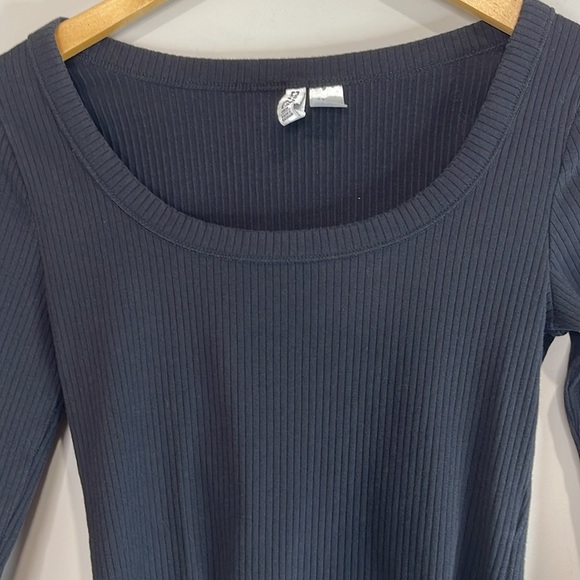 H&M Divided Ribbed Scoop Neck T-Shirt Black Long Sleeves Stretch Raw Hem S - Picture 3 of 10